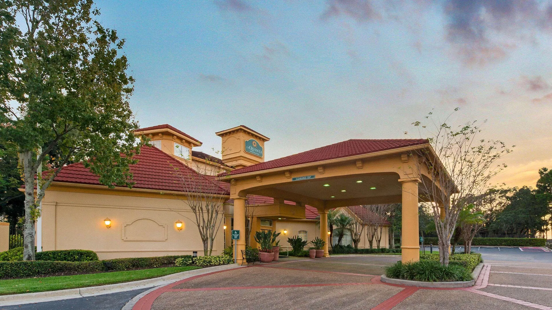 Hotel La Quinta by Wyndham USF  Tampa